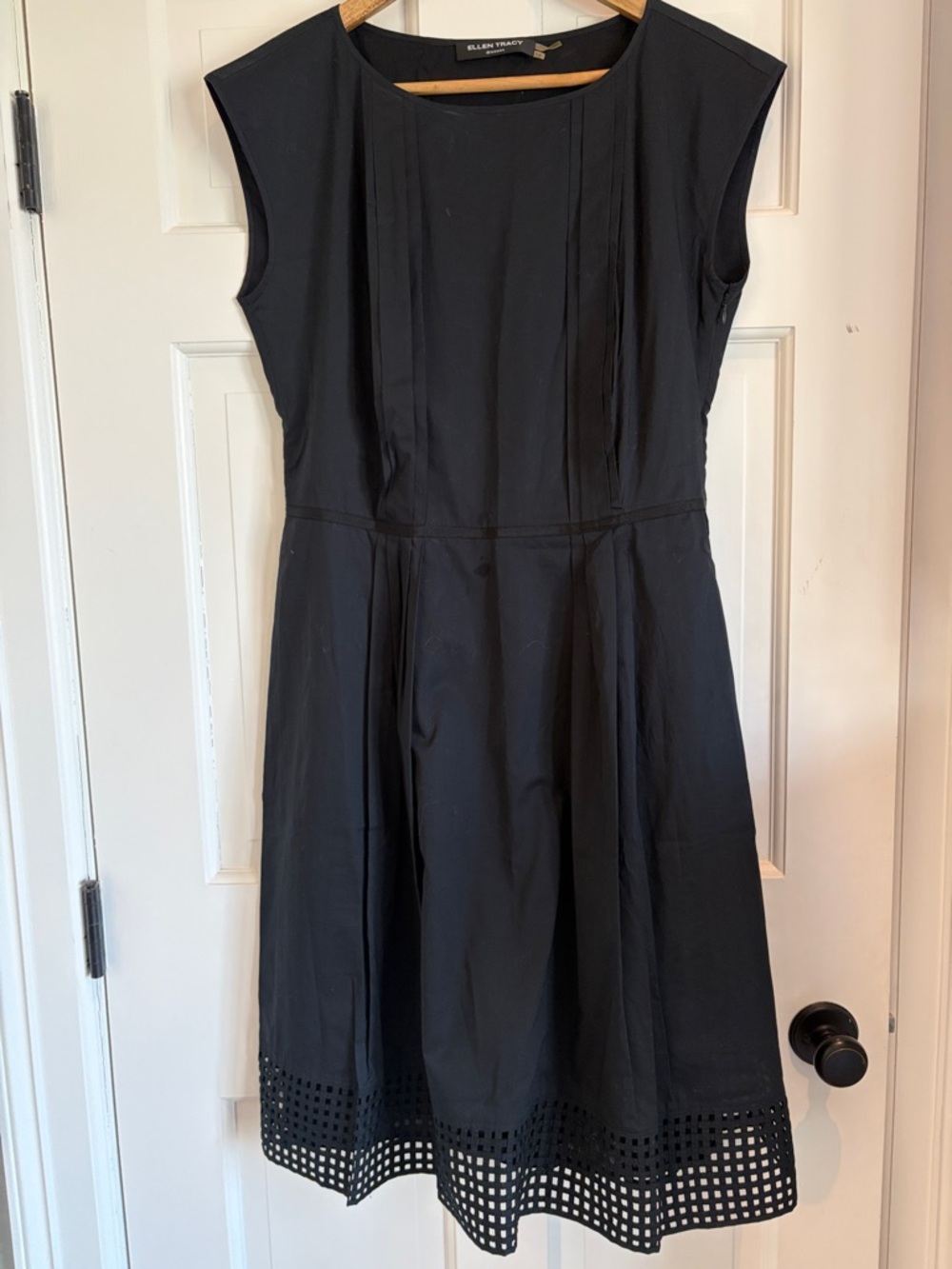 Ellen Tracy Black Sleeveless Fit-and-Flare Midi Dress with Laser-Cut Hem